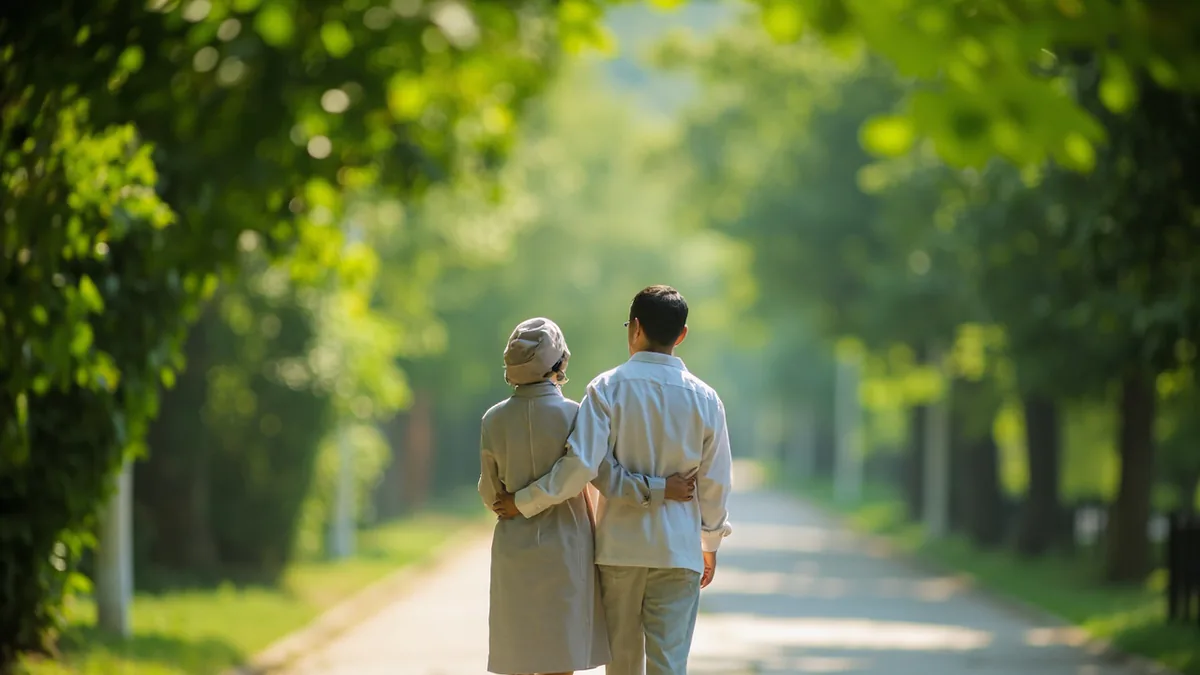 A couple holds hands while walking through a park, illustrating “forever love” in Chinese: 永远的爱 (yǒngyuǎn de ài)